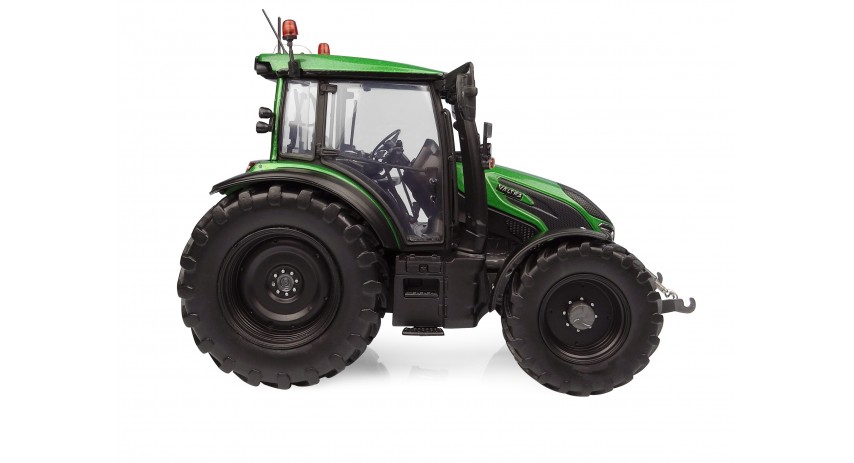 Universal Hobbies 1:32 Scale Valtra G135 "Unlimited" Ultra Green