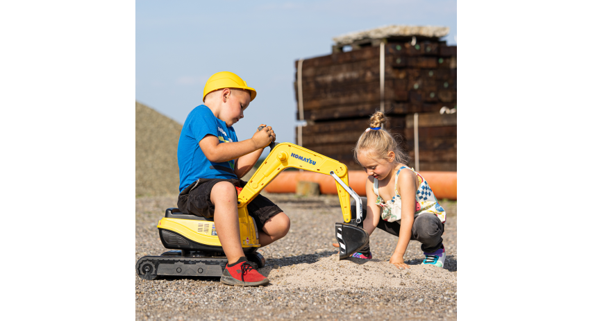 Komatsu Digger Excavator Ride-on Toy With Storage & Helmet, Construction Vehicle for Kids Ages +3 FA146